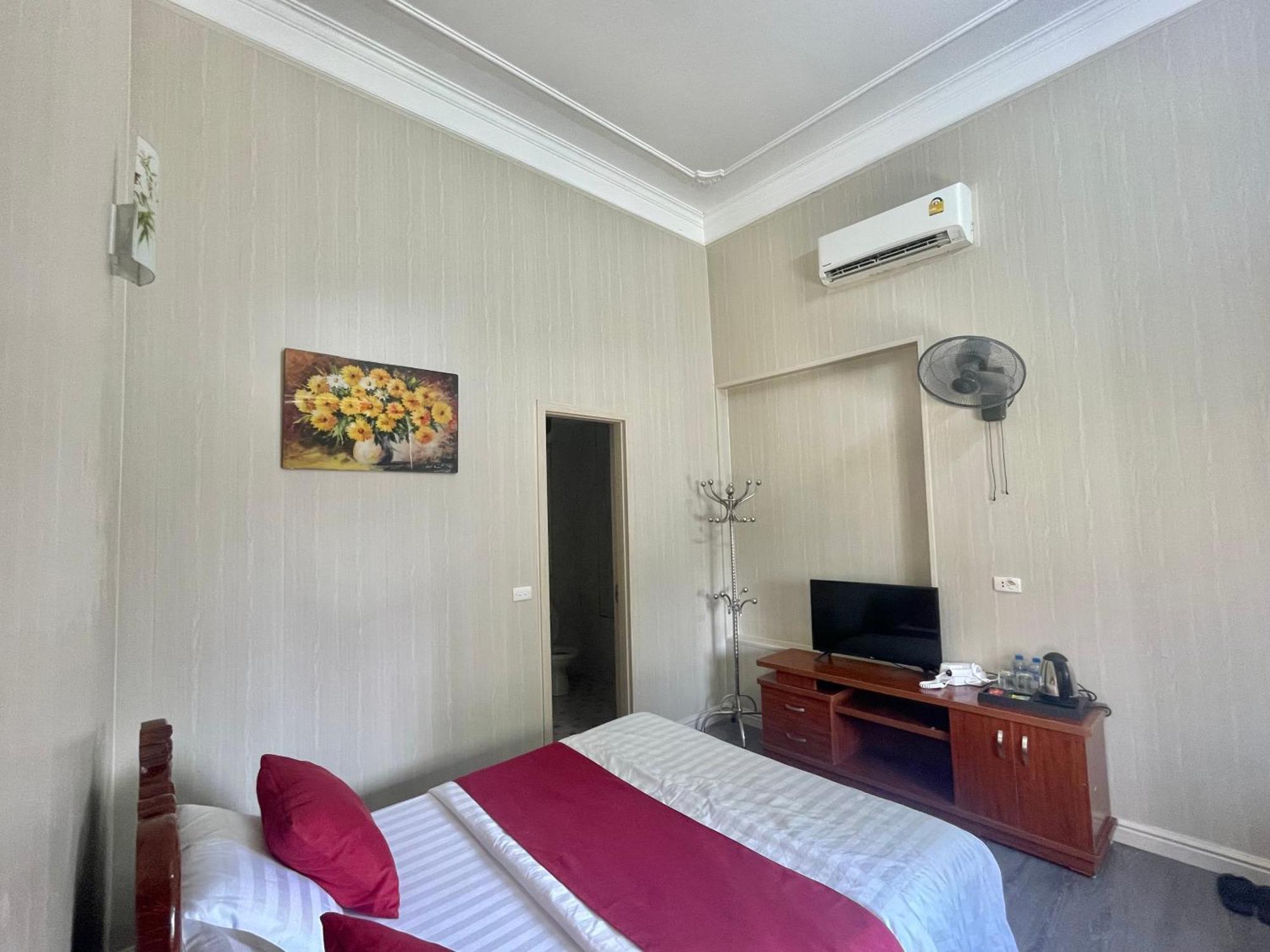 Bach Dai Dung Hotel Хатинь Экстерьер фото